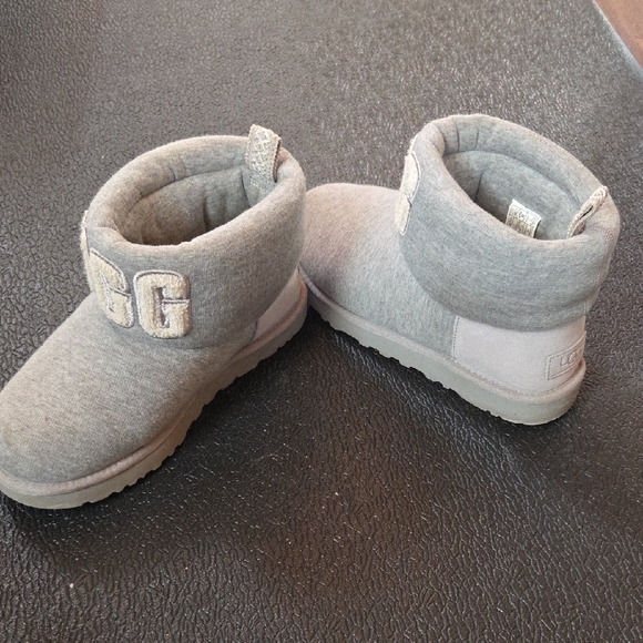 UGG Light Gray Knit Boots - Picture 13 of 15